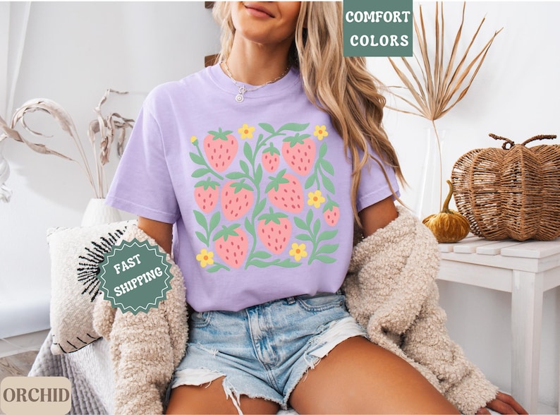 Strawberry Comfort Colors Shirt Fruit Graphic Tee Cottagecore T-Shirt Farmers Market Top Garden Girl Tee Strawberry Festival Shirt Gift Orchid