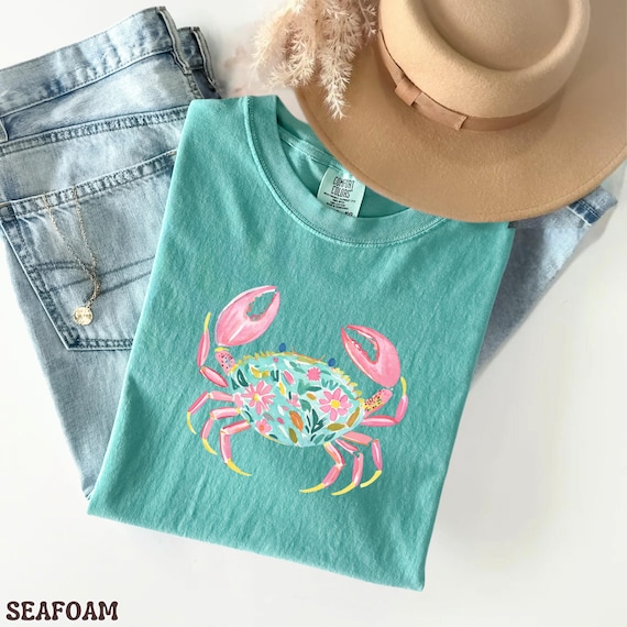Floral Crab Shirt, Comfort Colors Shirt, Coastal Beach Graphic Tee, Preppy Summer Shirt, Cute Ocean Lover Gift, Coastal Cowgirl Outfit Gift