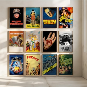 Puede incluir: Un collage de 12 carteles de pel&iacute;culas vintage que presentan pel&iacute;culas cl&aacute;sicas como "Sin novedad en el frente", "Luces de la ciudad", "Dr&aacute;cula", "King Kong", "Lo que el viento se llev&oacute;", "El mago de Oz", "Tiempos modernos", "Blancanieves", "Freaks", "La diligencia" y "El hombre invisible".