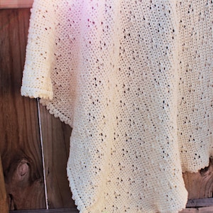 CROCHET PATTERN Wrapped Up In Clovers Blanket - Make to Any Size - PDF Download