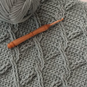 CROCHET PATTERN Aran Green Cables Blanket - Make to Any Size - PDF ...