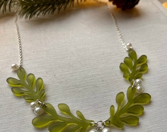 Festive Mistletoe necklace, Christmas necklace, Festive jewellery, Christmas jewellery, mistletoe necklace,sparkly Christmas necklace.