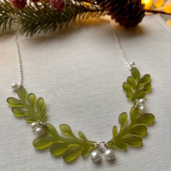 Festive Mistletoe necklace, Christmas necklace, Festive jewellery, Christmas jewellery, mistletoe necklace,sparkly Christmas necklace.