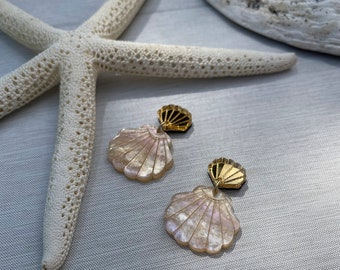 Beachcomber, clam shell dangly earrings