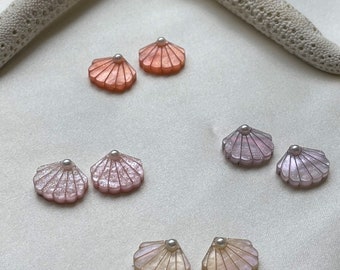 Seashell earrings, clam shell studs, mermaid jewellery, pearl stud earrings.