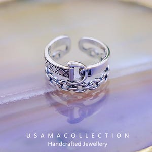 Anillo abierto de plata esterlina S925 con cadena con letra D, diseño a cuadros huecos y estilo apilable de doble capa