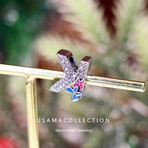 Joyería DIY con cuentas de letras de plata S925 con la letra K y una mariposa que brilla en la oscuridad estilo Pandora