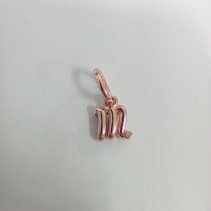 Pandora Rose Gold Moments Letra m Script Alfabeto kirjainkoru hela