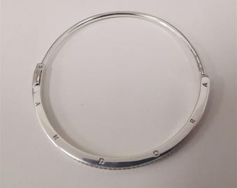 Nueva pulsera clásica Pandora Signature Pavé