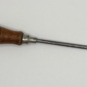 Antique Wooden Handle Screwdriver – Early 1900s Flathead Tool