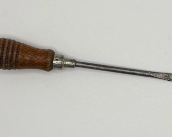Antique Wooden Handle Screwdriver – Early 1900s Flathead Tool