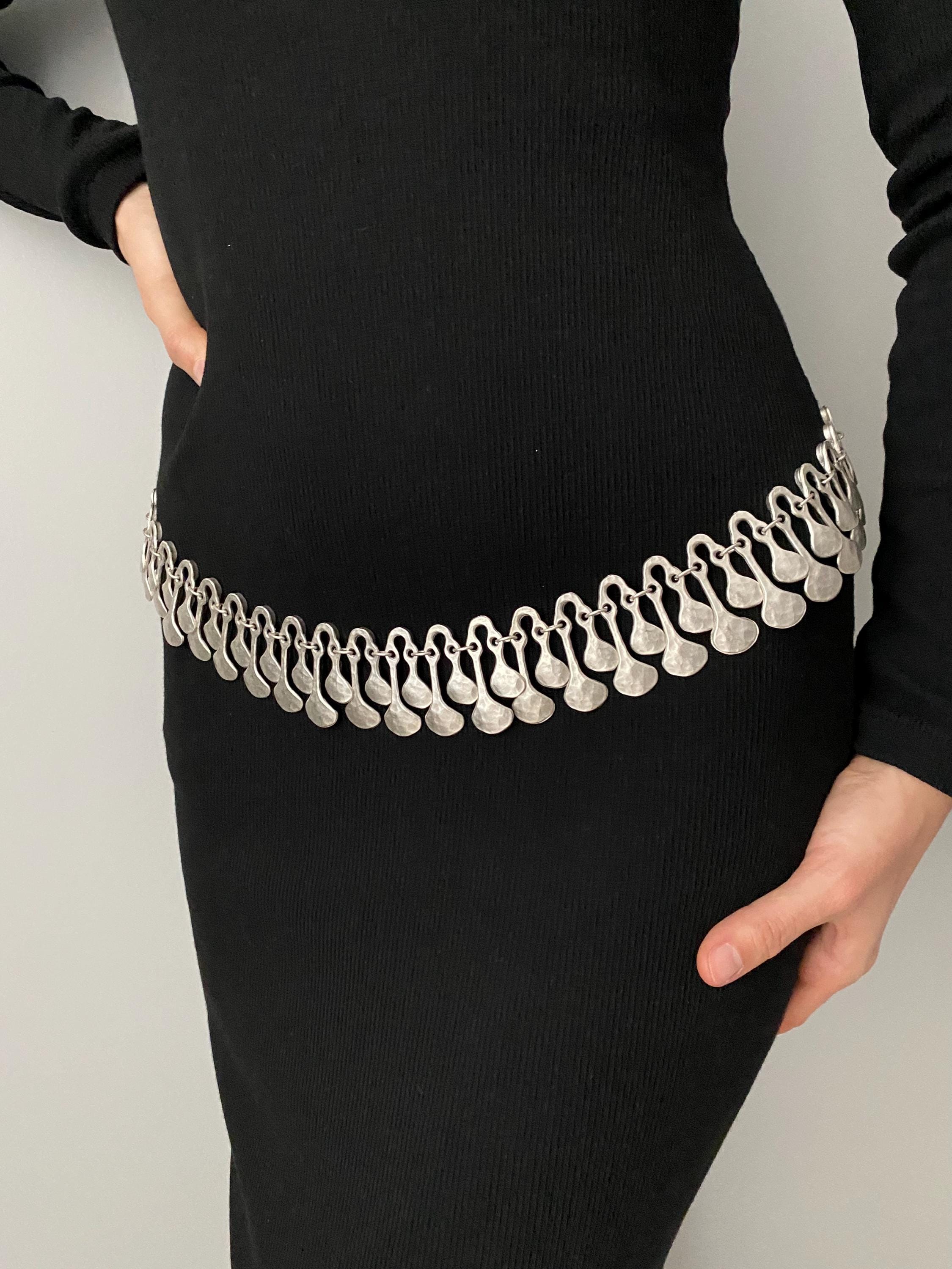Vintage-inspired Silver Chain Belt - Adjustable Metal Waist  display picture 1