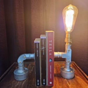 Industrial Desk Lamp | Metal Steampunk Light | Bookend Table Lamp | Dark Academia Office Accent BKE-02 bild 1