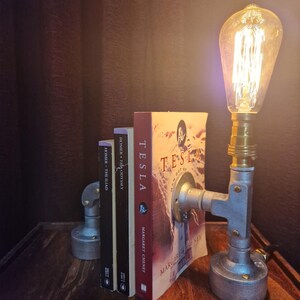 Industrial Desk Lamp | Metal Steampunk Light | Bookend Table Lamp | Dark Academia Office Accent BKE-02 bild 9
