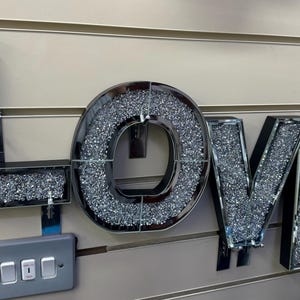 Small Silver Mirror Glass LOVE Letters Sign Wall Hanging Shelf Art Plaque Crushed Diamond Crystal filled New Gift Home Decoration 20x19cm