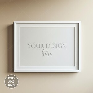 Könnte beinhalten: Ein weißer Bilderrahmen mit einem weißen Passepartout und einem weißen Hintergrund. Der Text "YOUR DESIGN here" ist in Grau auf dem weißen Hintergrund gedruckt.