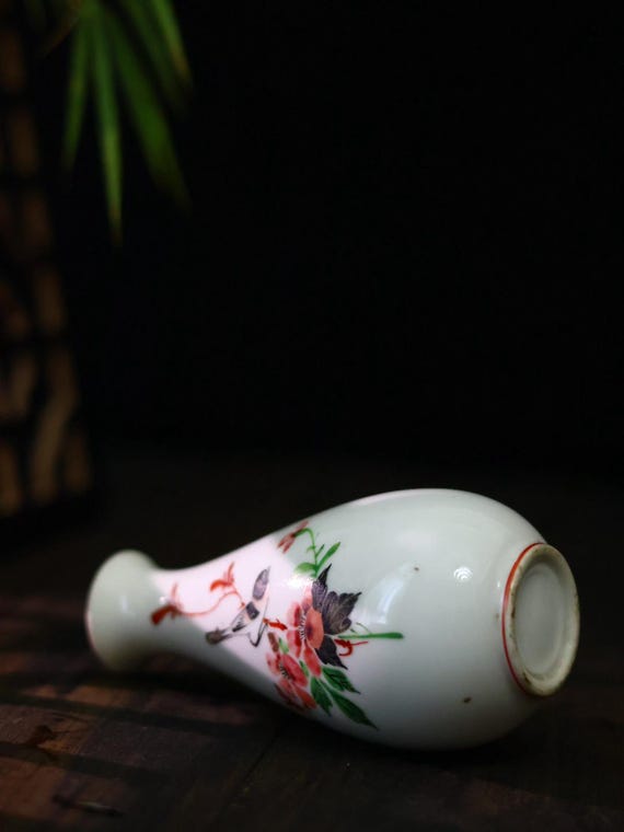 1970年代のヴィンテージ中国製手描き磁器の花瓶 - 鳥と花のモチーフ