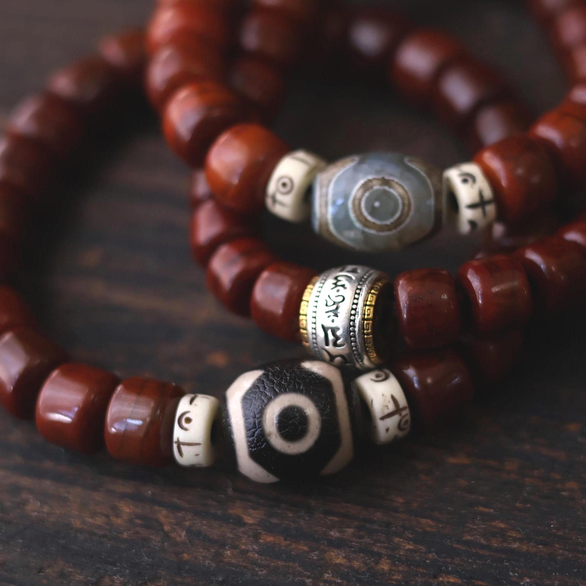 Bracciale Tibetano Portafortuna Fatto A Mano – Filo Rosso Con Nodi Tradizionali Buddhisti Per Uomo E Donna