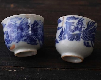 1950年代の中国製手描き青白磁ティーカップ：自然な経年変化による経年変化のあるヴィンテージ磁器