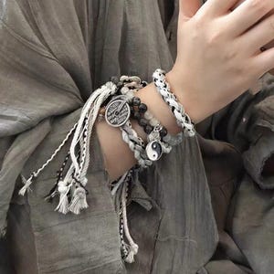 Yin Yang Tai chi-armband: Handvävd taoistamulett med Shan Gui-mynt