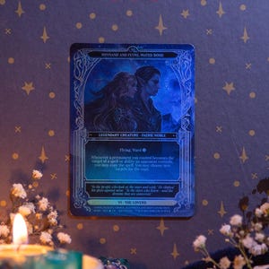 Rhysand en Feyre, Mated Bond - Originele MTG-compatibele tarotruilkaart - VI The Lovers Arcana - regenboogfolie