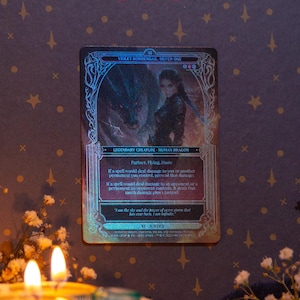 Violet Sorrengail, Silver One - originele MTG-compatibele tarotruilkaart - XI - Justice Arcana - regenboogfolie