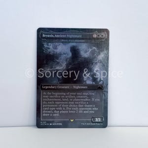 ACOTAR Series MTG Proxy Sammelkarte - Bryaxis, alter Alptraum (Briads, Arisen Alptraum) - Regenbogenfolie