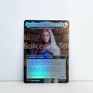 Carte à collectionner proxy MTG série ACOTAR - Gwyneth Berdera, Walkyrie (Goldberry, River-Daughter) - Arc-en-ciel