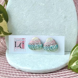 Örhängen i polymerlera: Konststen, guldfolie - Handgjorda