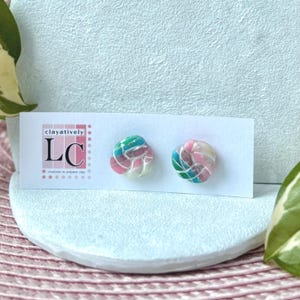 Örhängen i polymerlera: Konststen, guldfolie - Handgjorda