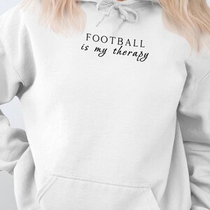 Fußball ist meine Therapie Hoodie, Sport-Liebhaber-Sweatshirt, Geschenk für Fußballfans, gemütlicher Fußball Hoodie, Unisex Fußballbekleidung