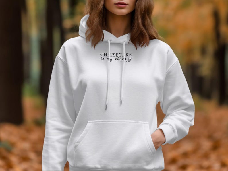 Sudadera con capucha Cheesecake Is My Therapy, sudadera con capucha con cita divertida, sudadera con capucha inspiradora, sudadera con capucha informal cómoda, sudadera con capucha con gráficos de moda, regalo único imagen 7