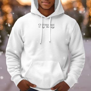 Sudadera con capucha Cheesecake Is My Therapy, sudadera con capucha con cita divertida, sudadera con capucha inspiradora, sudadera con capucha informal cómoda, sudadera con capucha con gráficos de moda, regalo único imagen 9