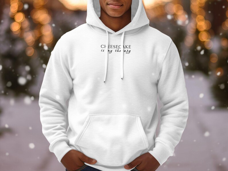 Sudadera con capucha Cheesecake Is My Therapy, sudadera con capucha con cita divertida, sudadera con capucha inspiradora, sudadera con capucha informal cómoda, sudadera con capucha con gráficos de moda, regalo único imagen 9