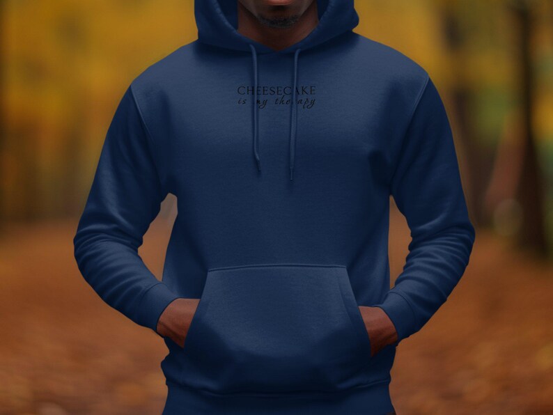 Sudadera con capucha Cheesecake Is My Therapy, sudadera con capucha con cita divertida, sudadera con capucha inspiradora, sudadera con capucha informal cómoda, sudadera con capucha con gráficos de moda, regalo único imagen 3