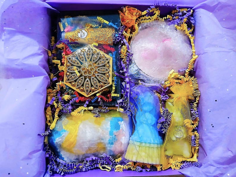 Alice In Wonderland Girls Gift Box, Birthday Gift Box, Kids Gifts, Christmas Gifts For Kids, Custom Girl Gifts, Unique Kid Gift, Tween Gifts image 12