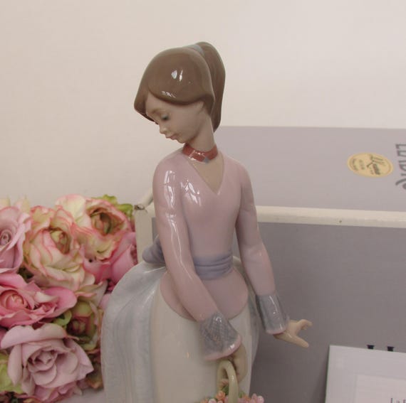 花籠を持つ美しい少女 リヤドロ「愛の籠」 1994年 Flores De Mi Jardin