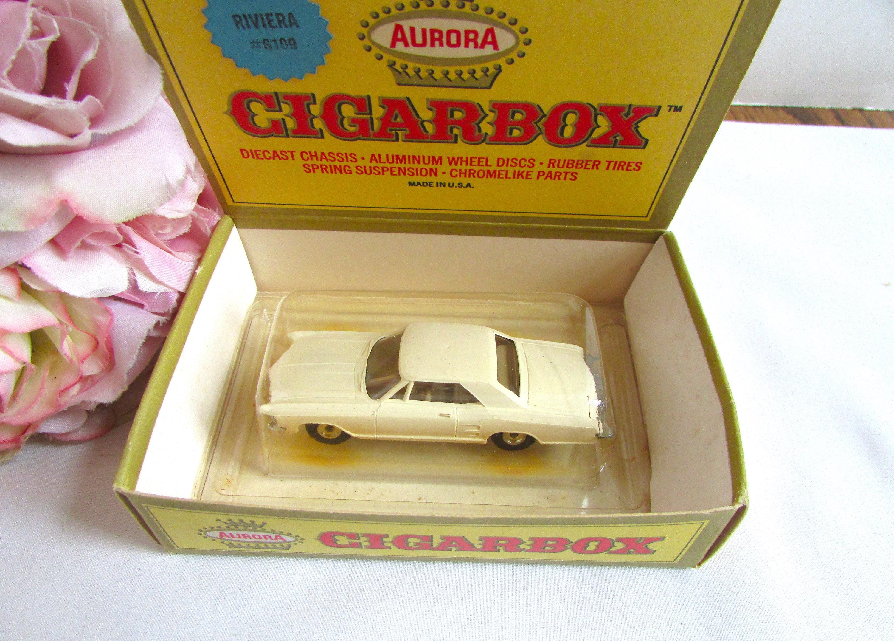 Vintage Aurora Cigar Box Riviera Die Cast Car White #6109 in Box