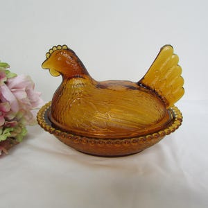Vintage Indiana amberglas kip op het nest
