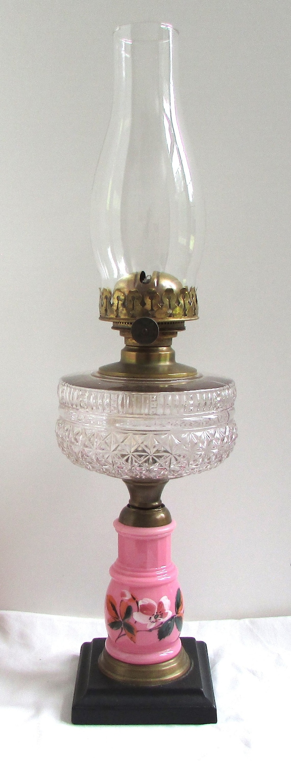 オイルランプ　アンティーク　ヴィンテージ 鉄製のベースを備えた美しいヴィンテージ複合オイルランプ - Etsy 日本
