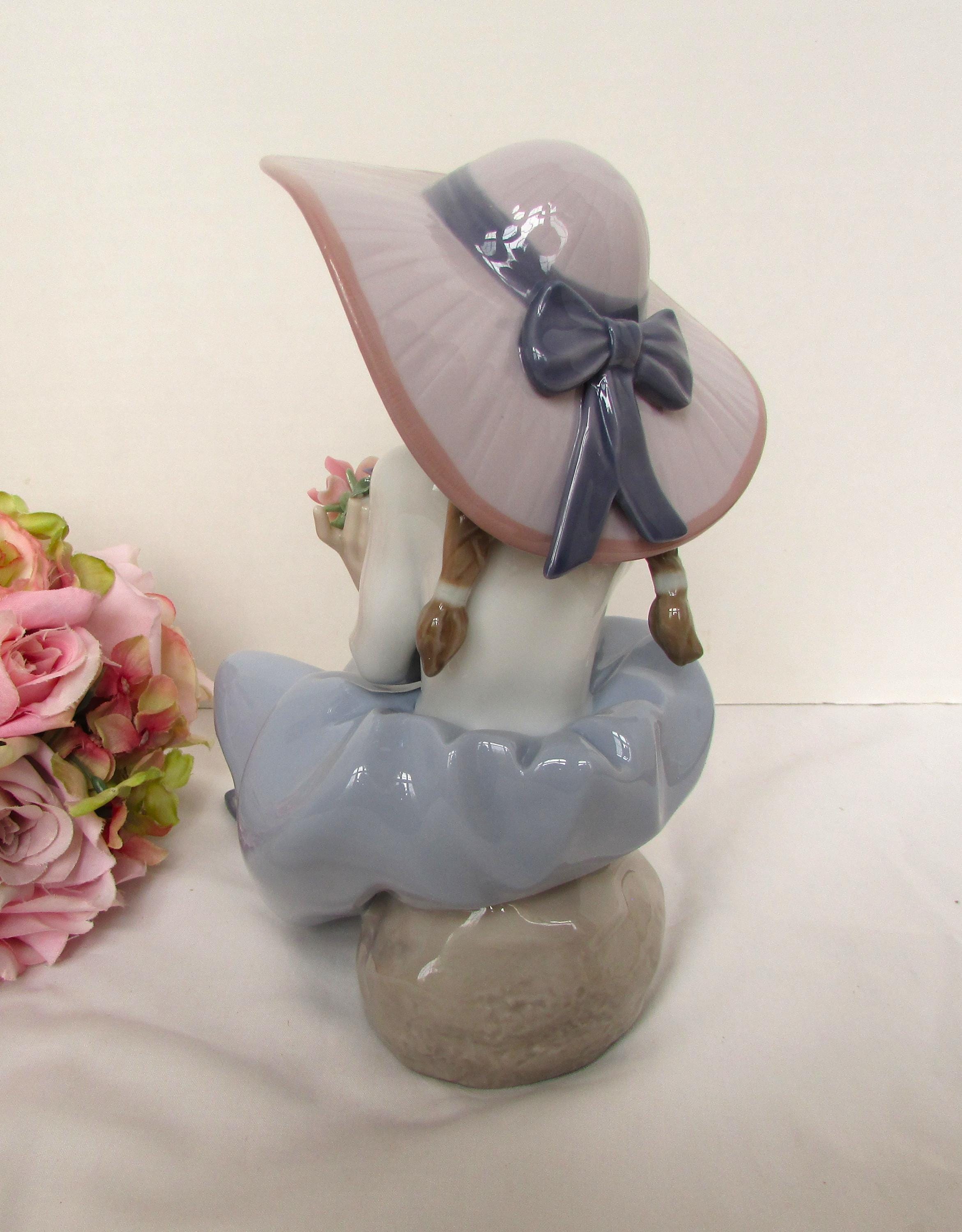 リヤドロ「香りの花束」フィギュア、花を持つ少女、品番5862（1992年