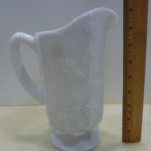 Beautiful Grape Pattern Westmoreland 32 Oz. Pitcher