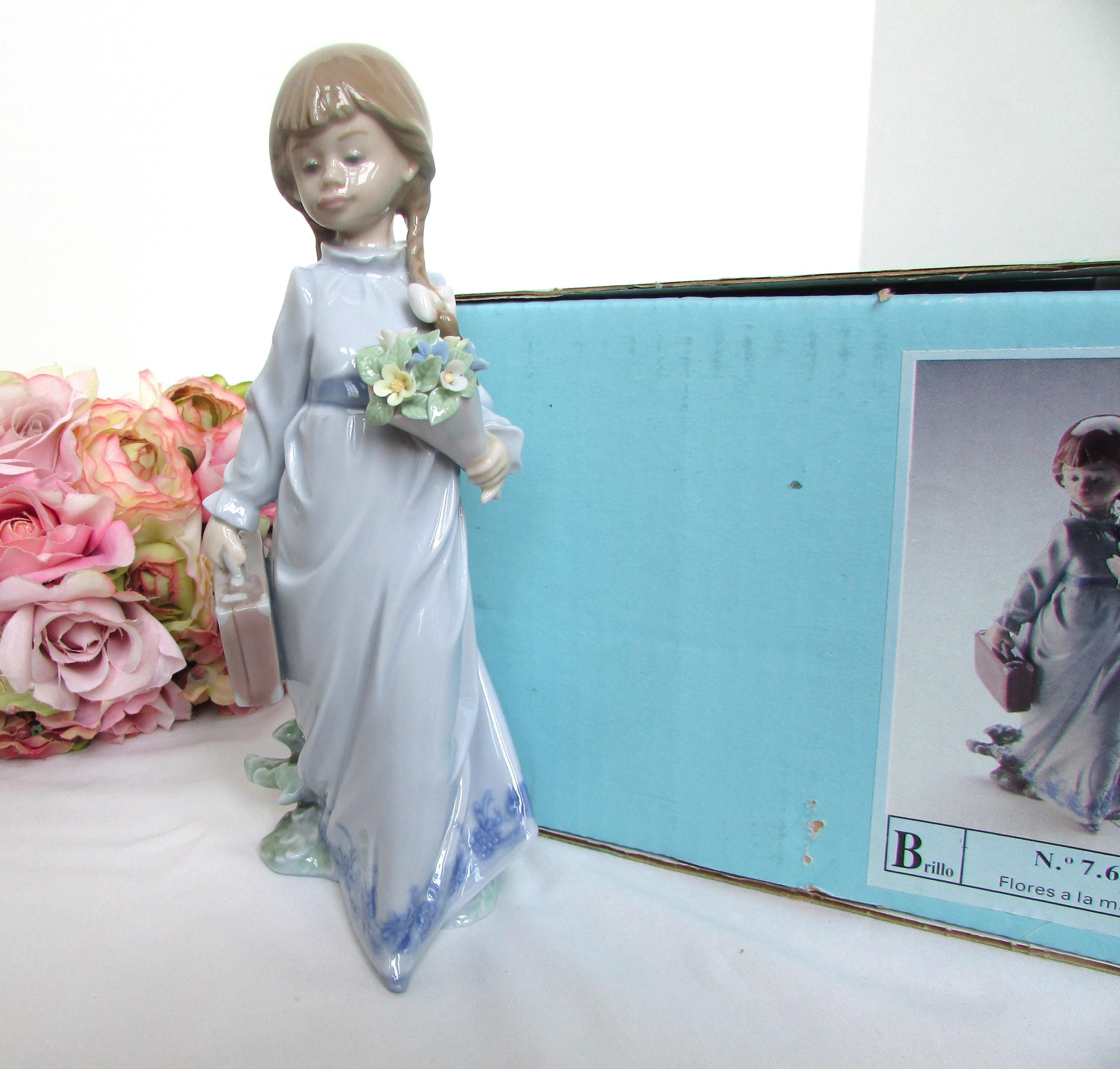 Adorable Girl With Flowers and Case Lladro School Days 1988 Flores