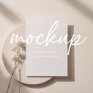 Elegante minimalistische Boho Grußkarte Mockup Geburtstagseinladung Mockup minimalistisches Boho 5x7 Kartenmockup PSD Smart Objekt + Canva Mockup