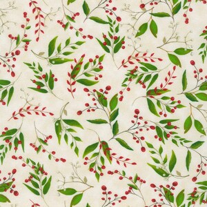 Puede incluir: Un patr&oacute;n sin costuras con hojas verdes y bayas rojas sobre un fondo crema. El dise&ntilde;o incluye ramitas de bayas blancas y follaje rojo y verde, creando un tema bot&aacute;nico natural. La tela tiene una apariencia texturizada.