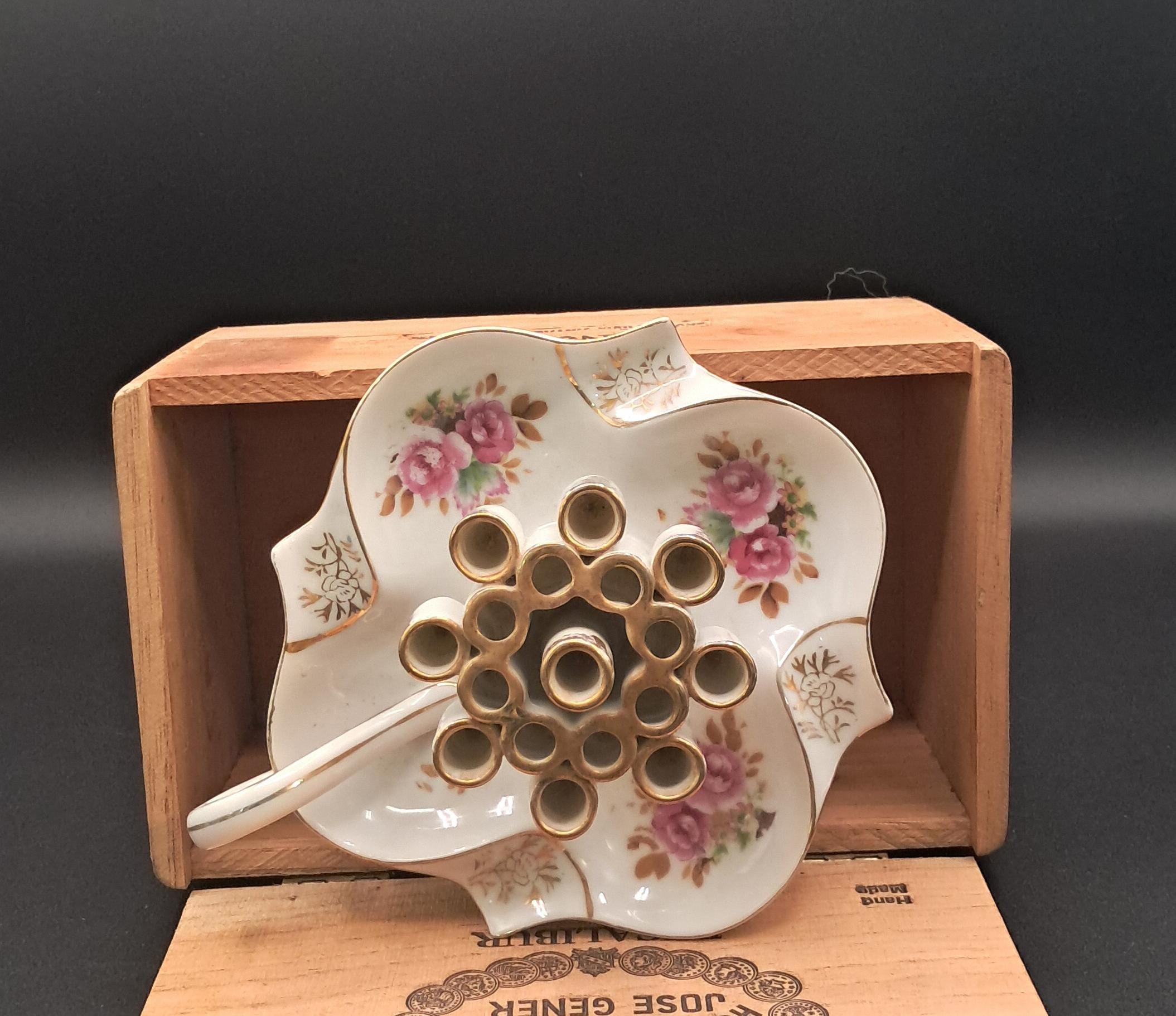 SAJI Japan Fancy China Ladies Porcelain Cigarette Holder SAJI Japan Fancy China Ladies Porcelain Cigarette Holder