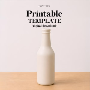 Könnte beinhalten: Eine weiße Keramikflasche mit schmalem Hals und rundem Boden steht auf einer hellen Holzoberfläche. Das Bild enthält den Text "Printable TEMPLATE - digital download-" in fetter, schwarzer Schrift, mit dem Markennamen "ceramixis" oben.