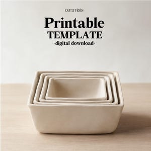 Puede incluir: Un conjunto de cuatro cuencos cuadrados encajables con un acabado mate en color blanco roto. El texto sobre los cuencos dice: ceramixis, Printable TEMPLATE, digital download. Los cuencos están apilados, disminuyendo de tamaño hacia el centro.