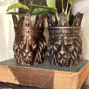 Lion Planter, Crowned Lion, 3D Printed Lion, 3 Sizes, 40 Colors, Animal Pot, Lion Pot, Lion Pencil Cup, King of The Jungle Planter, Regal