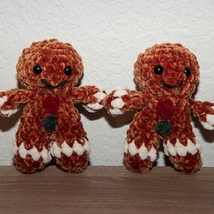 Gingerbread Man Plushie, crochet plushie, holiday plushie, christmas plushie, handmade, gingerbread, amigurumi, cookies, christmas crochet